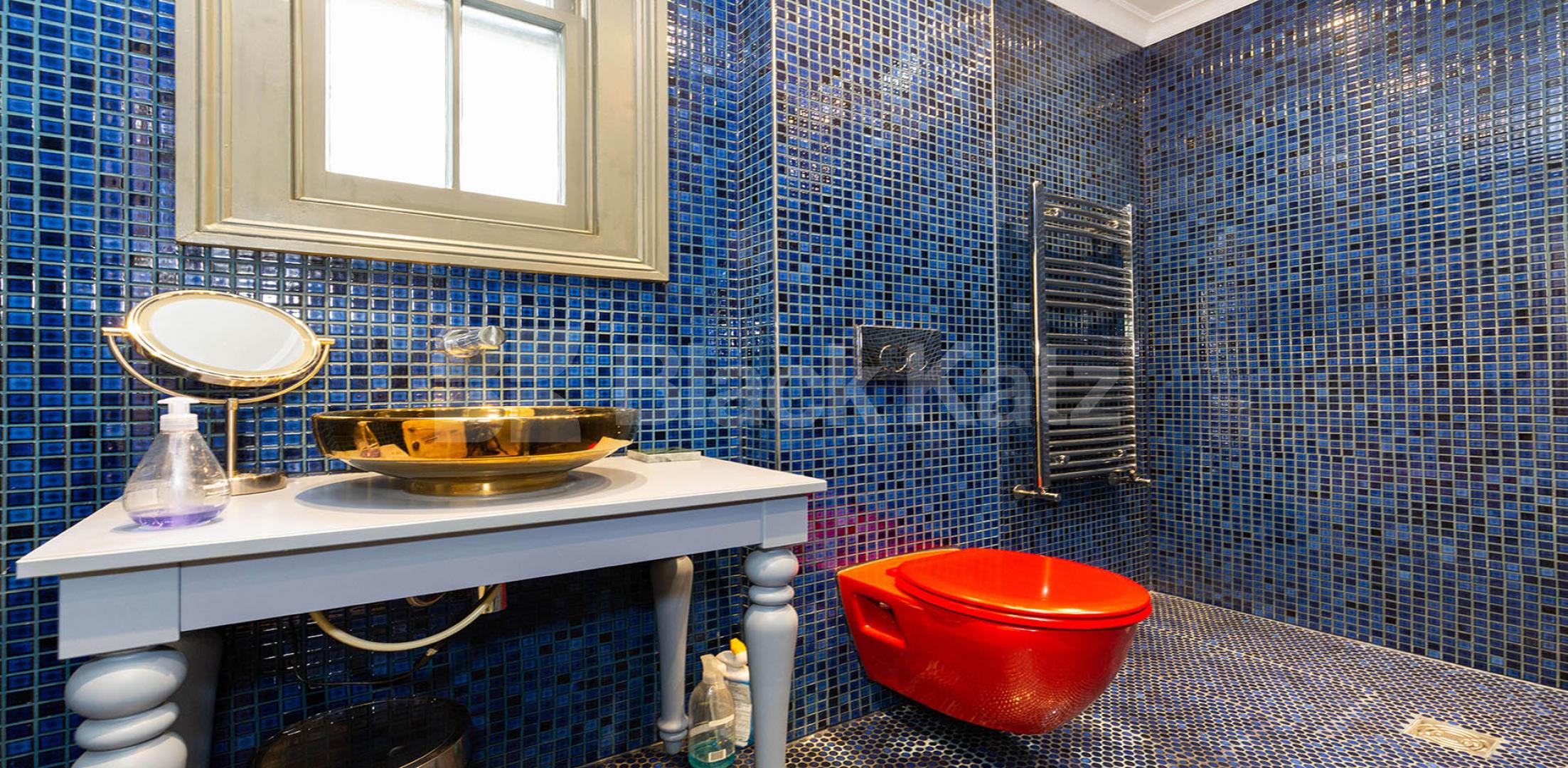 			FAMILYS ONLY, 4 Bedroom, 1 bath, 1 reception House			 Edison Road, Crouch End